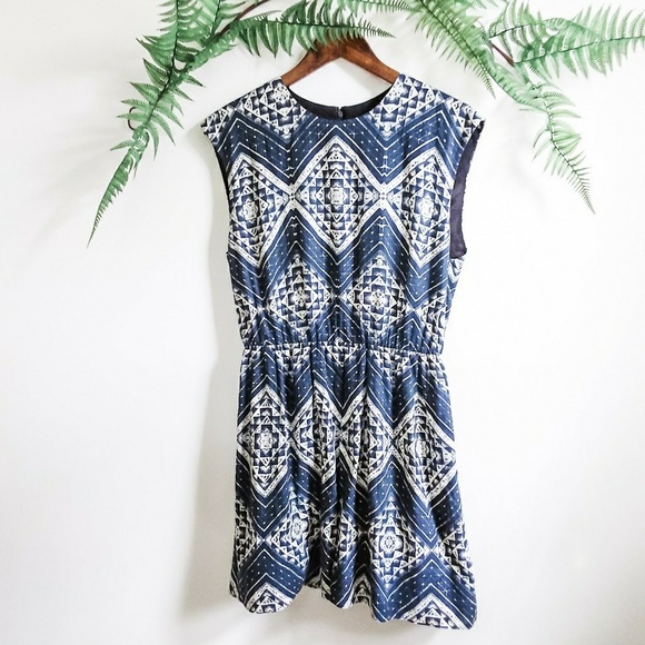 Alice + Olivia Dresses & Skirts - Alice & Olivia Blue & Cream Geometric Print Dress